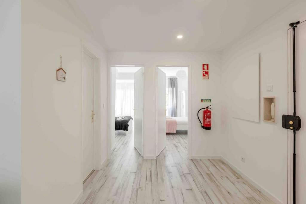 Lovely 3-Bedroom Condo W/ Free Parking On Premises Queluz Exterior foto